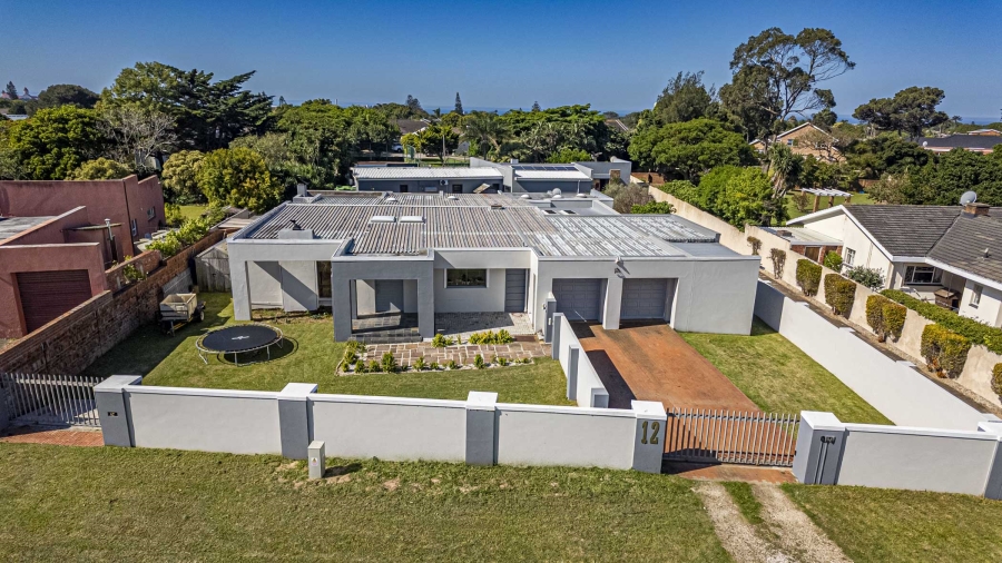 4 Bedroom Property for Sale in Summerstrand Eastern Cape